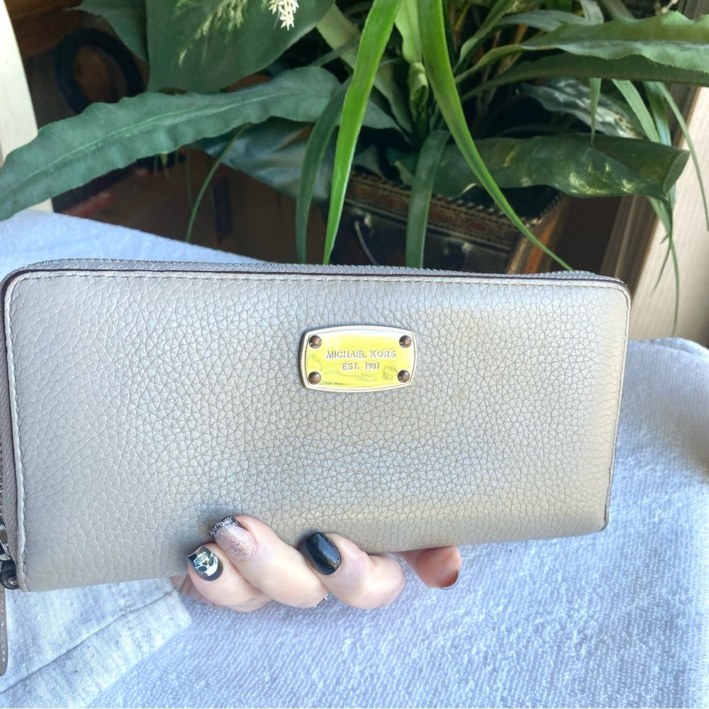 Michael Kors Large Jet Set Continental zip around travel wallet dove gray - Picture 11 of 14